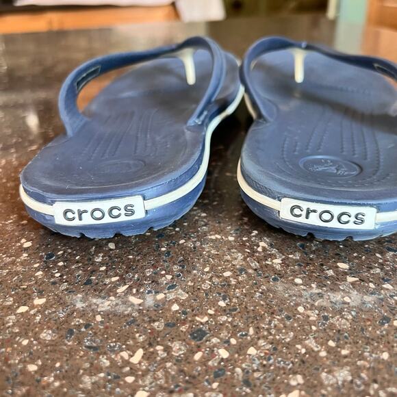 Crocs Thong Slip on Flip Flop Sandals Size Mens 6 Womens 8 Navy Blue Logo Rubber - Picture 6 of 6